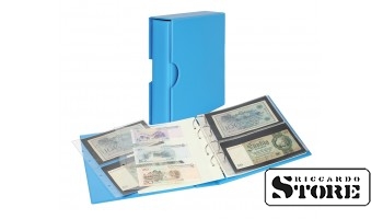 Universalus banknotų albumas PUBLICA M COLOR šviesiai mėlynos spalvos (Nautic) su apsaugine dėžute. Komplekte 10 dvipusių Multi Collect lapų dviejų langelių variantų.