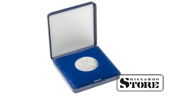 Dėklas su mėlynu veliūro įdėklu monetoms ir monetų kapsulėms iki 33 mm skersmens saugojimui. Užtikrina patikimą apsaugą ir patogų saugojimą.